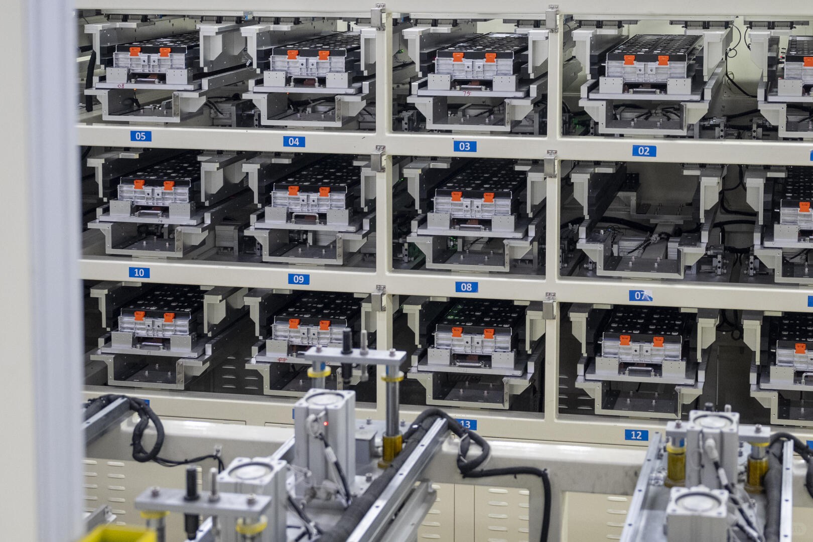 Packed hardware units for pilot build issue tracking and closure